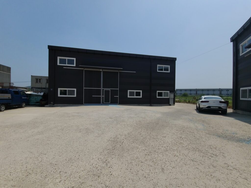 김포 창고 외부 전경 및 마당 모습