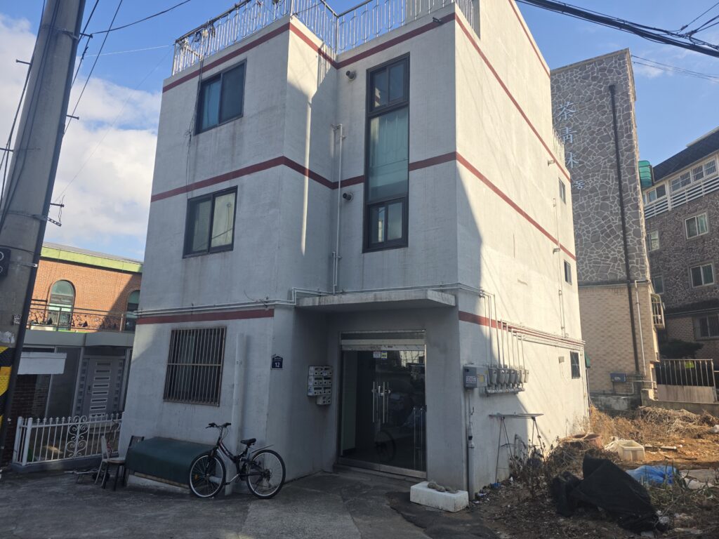 김포고등학교 앞 3층 지하1층 수익형 건물 정면 모습