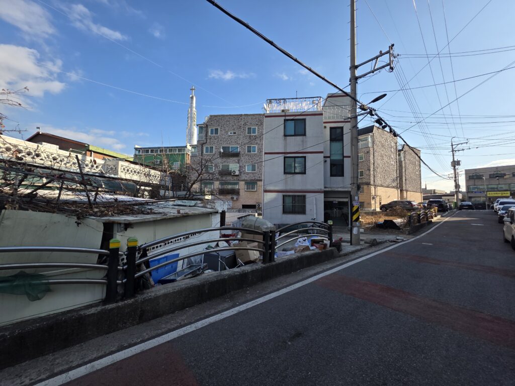 김포고등학교 인근 빌라 밀집지역과 수익형 건물 전경