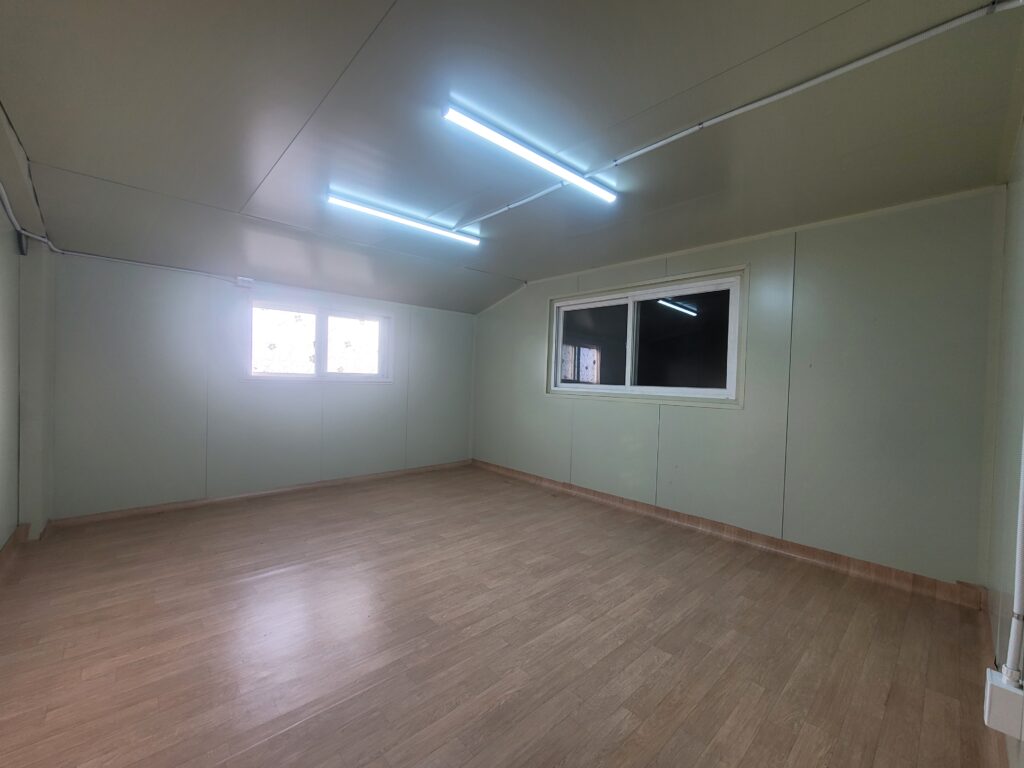 김포 식품공장 임대 매물 내 사무실 및 관리 공간 내부 모습