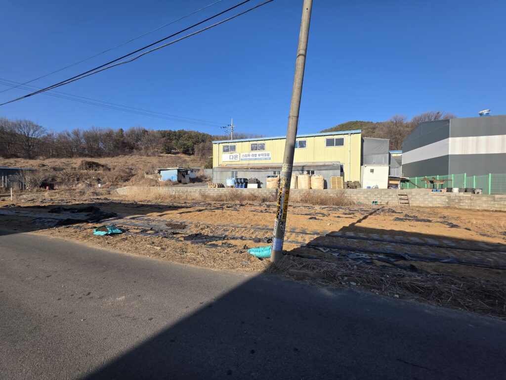 김포시 양촌읍 대포리 366평 토지 전면 현장 사진, 소형 공장·창고용 평탄한 부지
