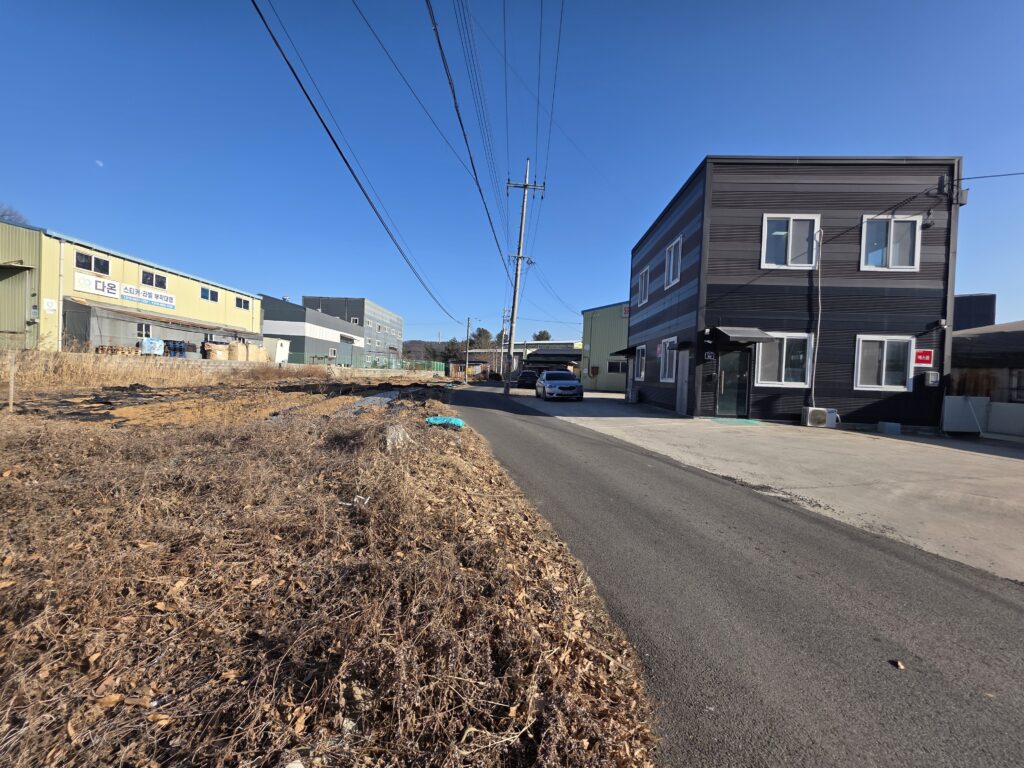 김포 양촌읍 대포리 366평 토지 현장 사진, 포장도로 접한 직접 운영용 소형 토지 전경